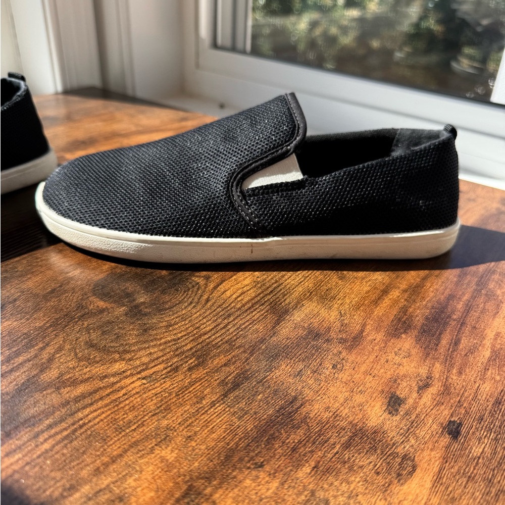 Feel Grounds Minimalist Black Slip-On Sneakers - Picture 2 of 4